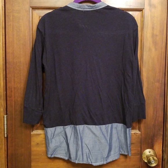 Gap Button Down with Chambray details - Picture 2 of 3